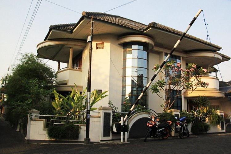 Amelia Homestay Yogyakarta Exterior photo